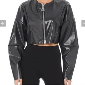 Alo Yoga metallic cropped jacket 
Perfect! Size xs